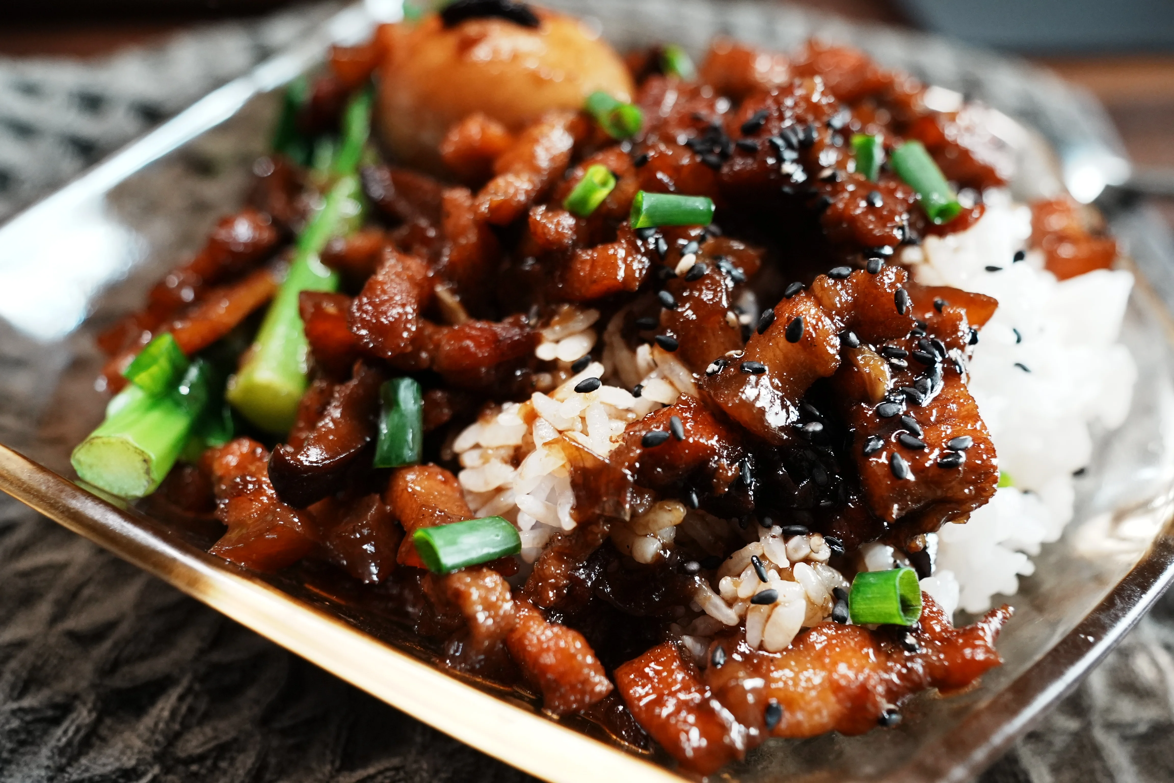 马男的卤肉饭
